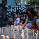 Caracas. Varias personas encienden velas en una vigilia nacional por los presos políticos.