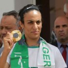 Imane Khelif durante el recibimiento en su país.