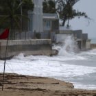 Una bandera y los fuertes vientos en la Playa de Ocean Park,