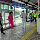 Los imperfectos en las puertas son otros de los incidentes que los guardias deben tener en cuenta para advertir a la ciudadanía.