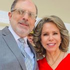 Luisa Delgadillo junto a Henry Kronfle.