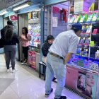 Quejas ciudadanas sobre la venta de artículos de dudosa procedencia en el Centro Comercial Montúfar son continuas.