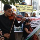 Con música, así protestan los estudiantes del Conservatorio que lleva siete años desatendido.