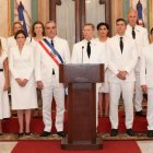 Postura. Los diplomáticos de diferentes naciones se vistieron de blanco para realizar el pronunicamiento sobre Venezuela.