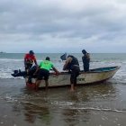 Playas. Los pescadores esperan que el aguaje no sea tan fuerte.