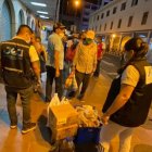 Grupo. Voluntarios recorren la ciudad y entregan víveres.