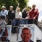 María Corina Machado reaparece en público entre el clamor de miles de personas concentradas en Caracas