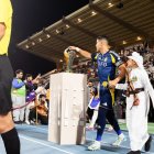 Cristiano tocó el trofeo. No gana ningún título oficial desde el 2021.