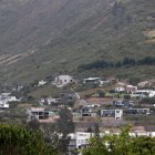 Construcciones. En el Ilaló existen decenas de edificaciones que se han levantado muy cerca del cerro e incluso en partes de la zona protegida. Con la Ruta Viva la presión inmobiliaria creció