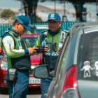 Los agentes recibieron las citaciones.