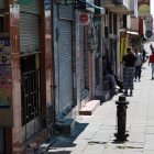 Comercio. Tras el ataque armado varios locales comerciales no abrieron sus puertas, los vecinos comentaban el hecho con temor y otros prefirieron no dar detalles.