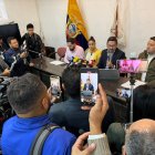 Rueda de prensa de asambleístas de Azuay sobre informe de investigación al Sindicato del IESS.