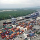 Comercio. Una visión panorámica de los contenedores y barcos en el Puerto Marítimo de Guayaquil.