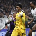 El arquero Hugo Souza fue la figura de Corinthians en la tanda de penaltis ante Bragantino.