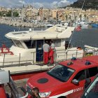 Los buzos que buscan a los seis desaparecidos del naufragio del velero en Sicilia, continúan sus labores.