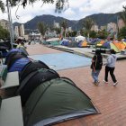 Varias de las carpas instaladas por lo indígenas este miércoles en un campamento en el Parque del Renacimiento, en Bogotá (Colombia).