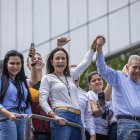 La líder opositora María Corina Machado y el abanderado de la oposición a la presidencia Edmundo González Urrutia durante una manifestación en Caracas.