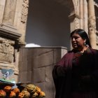 La directora del Museo de Etnografía y Folclore, Elvira Espejo, asiste a la feria "Bosques guardianes del agua".