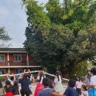 Menores. Los niños de la Aldea se divierten en una actividad recreativa.