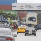 Los atascos en el Puerto de Guayaquil afectan al sector comercial.
