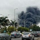 Un incendio se desató en la refinería del Complejo Industrial Ingeniero Enrique Mosconi, este 22 de agosto de 2024, en Ensenada (Argentina).