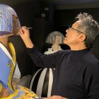 El pintor ecutoriano Miguel Betancourt intervino la efigie de la infanta Margarita para la muestra "Meninas Madrid Gallery"