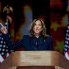 La candidata presidencial demócrata Kamala Harris pronunció su discurso deste jueves en la última noche de la Convención Nacional Demócrata (DNC) en el United Center en Chicago, Illinois, EE.UU.