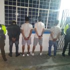 Dos de los detenidos tienen antecedentes penales por robo y tráfico de sustancias ilegales.