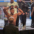 Michael Morales se llevó la victoria en el primer asalto.