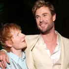 Chris Hemsworth logra tocar la batería para Ed Sheeran en Rumania