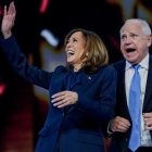 La candidata presidencial demócrata de Estados Unidos, Kamala Harris, y el gobernador de Minnesota y candidato demócrata a vicepresidente, Tim Walz.