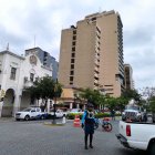 La inclinación del edificio Fantasía ha causado temor entre los habitantes de ese sector de Guayaquil.