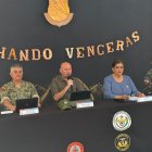 Gian Carlo Loffredo, ministro de Defensa, junto a Mónica Palencia, titular de la cartera del Interior.