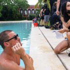 Channing Tatum siendo dirigido por Zoe Kravitz en Blink Twice.