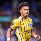 Jeremy Sarmiento con la camiseta de Brighton en uno de los primeros partidos de la actual temporada en Premier League