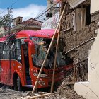 Hecho. La unidad permanecerá a orillas de la vivienda afectada hasta que se logre apuntalar las paredes.