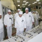 El director general de la OIEA, Rafael Grossi (centro), visitando la central nuclear de Kursk en Kurchatov, Rusia, este martes 27 de agosto del 2024.