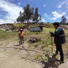 Información. Funcionarios municipales y estudiantes de la Universidad de las Fuerzas Armadas han recabado información en diferentes sectores.