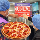 La Arcsa clausura una pizzería situada en un centro comercial de La Aurora.