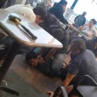 En redes sociales se difundieron fotos del agresor inmovilizado por la ciudadanía.