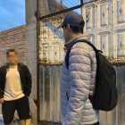 Cámaras de seguridad sirvió como prueba para identificar a la persona. El dueño de la mascota llamó a la policía para capturar