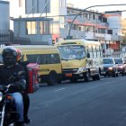 El costo del servicio varía en planteles privados si es de puerta a puerta o con horario diferenciado. Las busetas cuentan con GPS y en algunas hay cámaras de video.