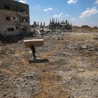 Palestinos regresan a sus casas destruidas en Gaza.