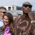 La princesa de Noruega y su novio arribando al barco de una de las celebraciones antes de la boda.