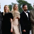 Pierfrancesco Favino, Alba Rohrwacher, Angelina Jolie, Pablo Larrain y Steven Knight a su llegada a la premiere de "Maria".
