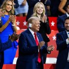 Si bien es cierto en ese país cualquiera puede aspirar como independiente, lo real es que pocos se atreven a hacer el ridículo público.