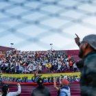 La barra Muerte Blanca, de Liga de Quito, prometió llegar en gran número hoy al estadio Rodrigo Paz Delgado para apoyar a su equipo ante Barcelona.