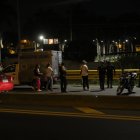 El cuerpo de la agente fue lanzado sobre la calzada.