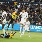 Barcelona pierde ante Liga de Quito y los punteros se alejan del equipo amarillo.