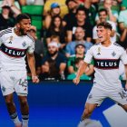 Pedro Vite (i) en la celebración del gol que le dio la victoria a su equipo